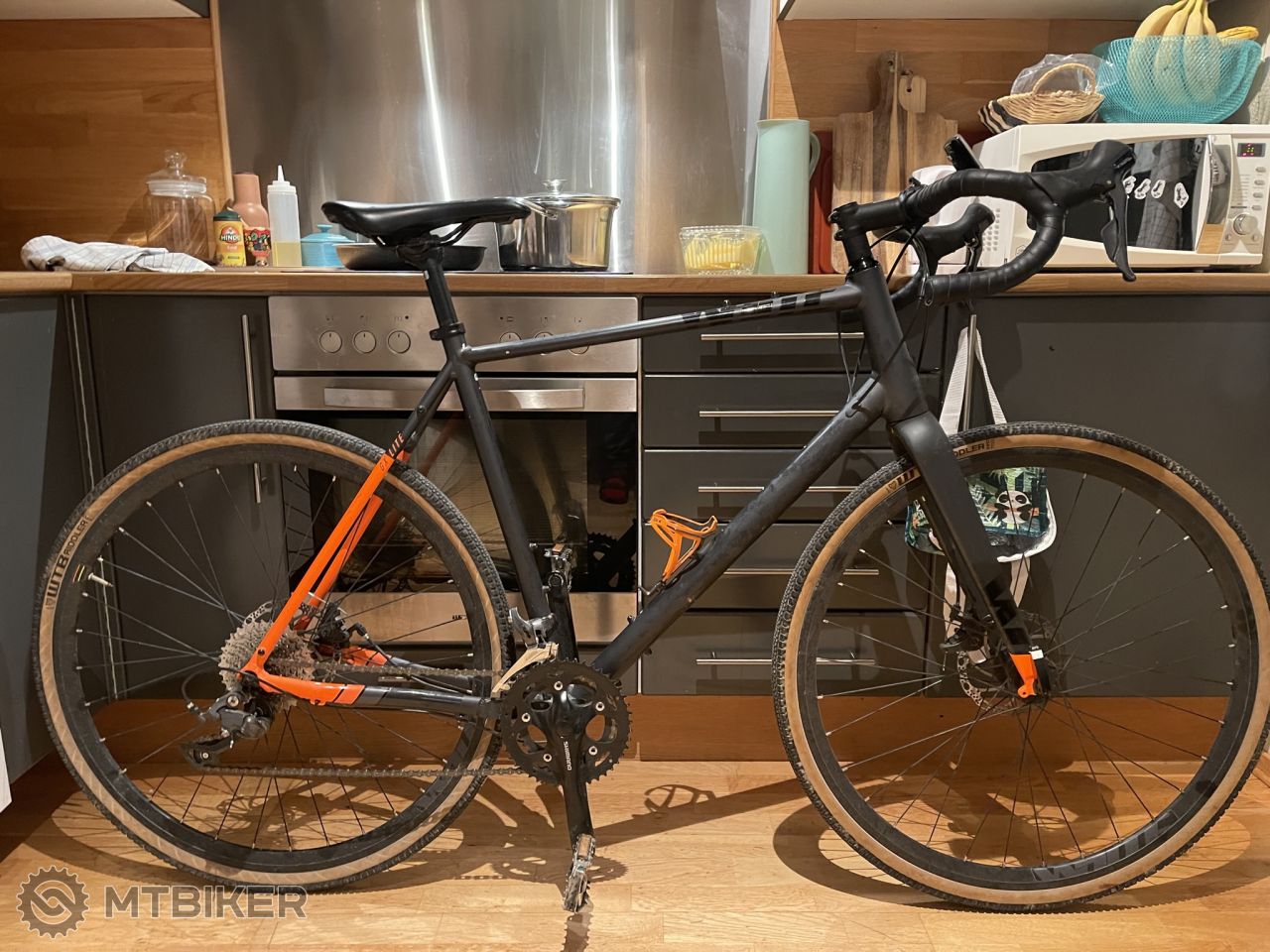 white gx lite gravel bike