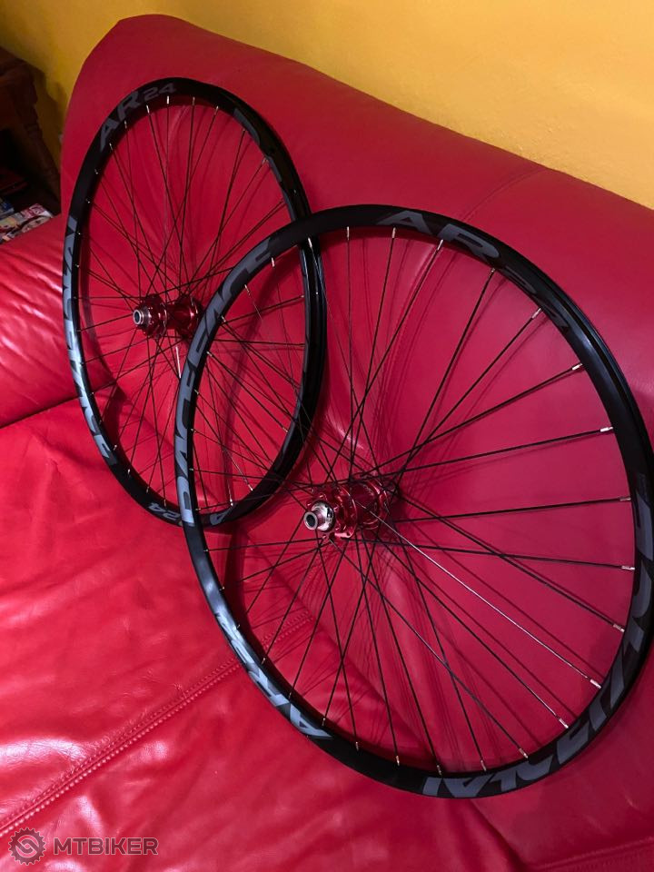race face ar 24