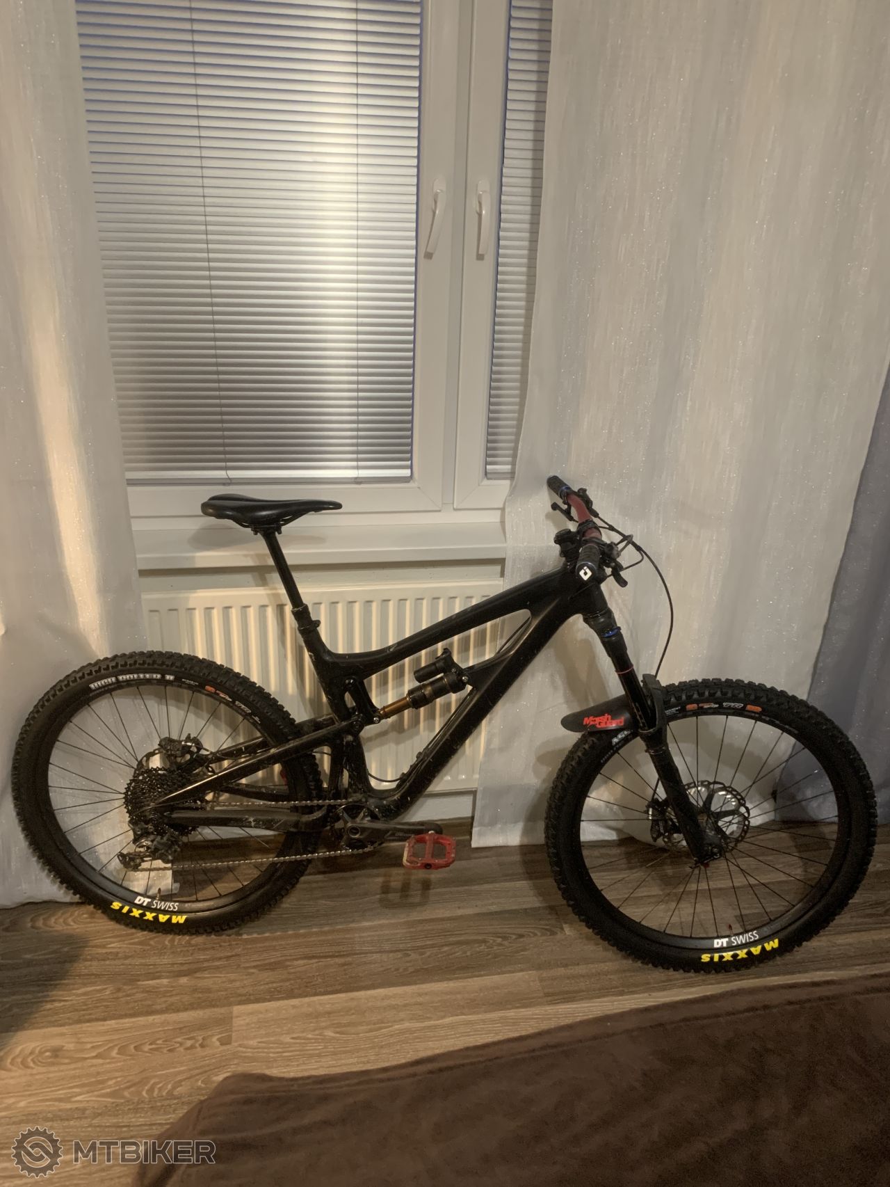 Santa Cruz Nomad mk.3 ve . L Horsk celoodpru en bicykle