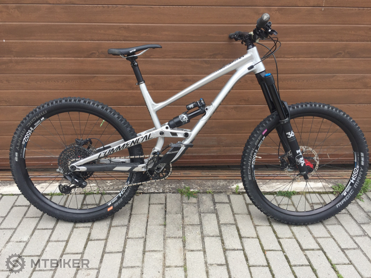 commencal clash essential fox