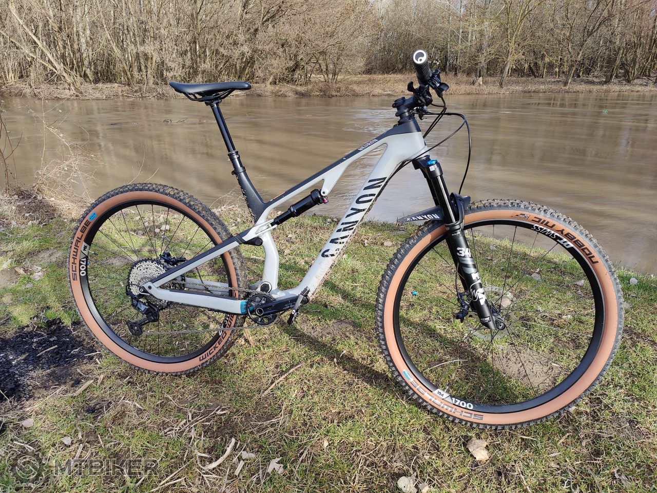 Canyon Neuron CF 8 ( L ) Celoodpružené bicykle MTBIKER bazár