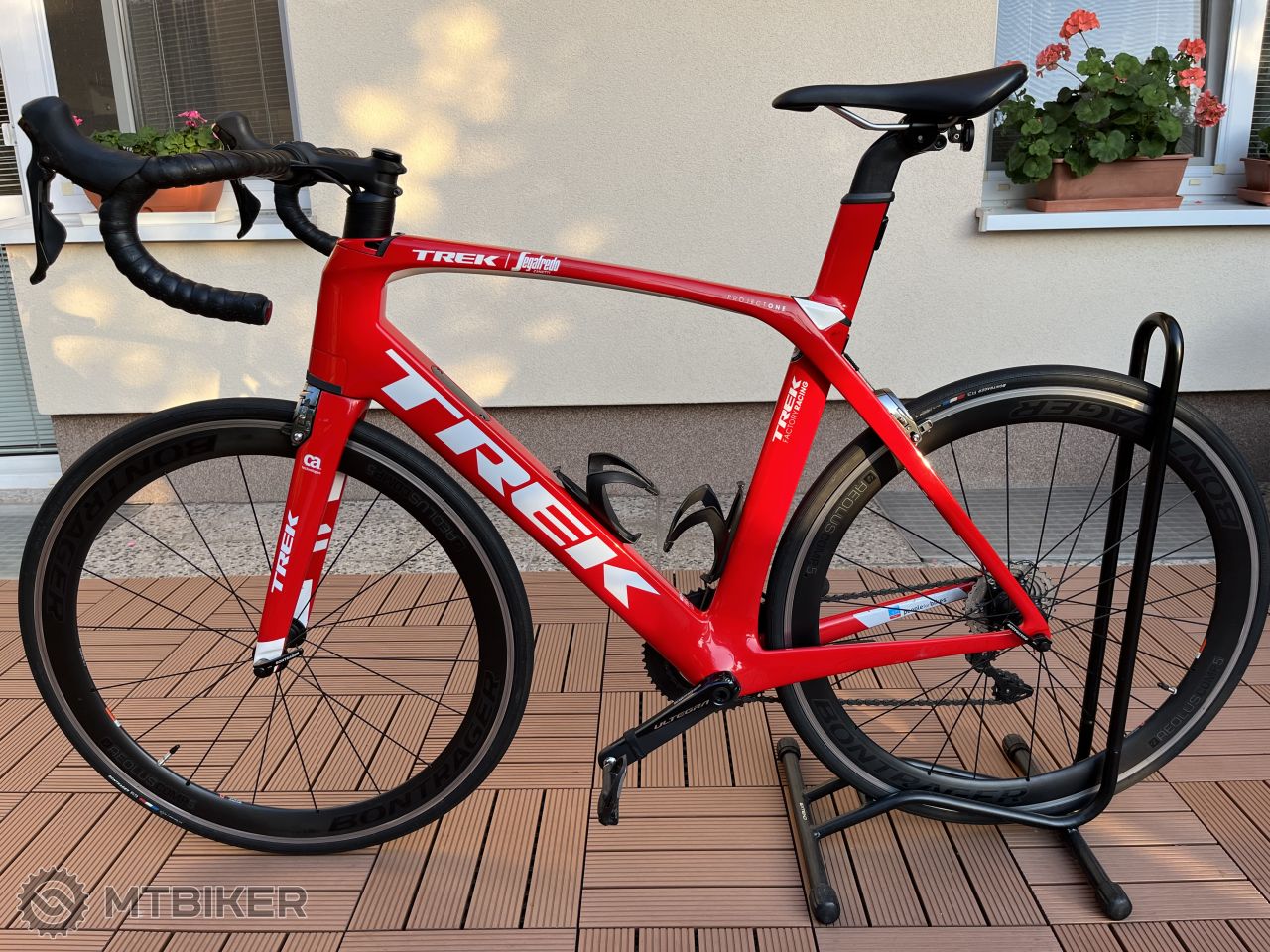 Trek madone sl 6 2019 cheap viper red