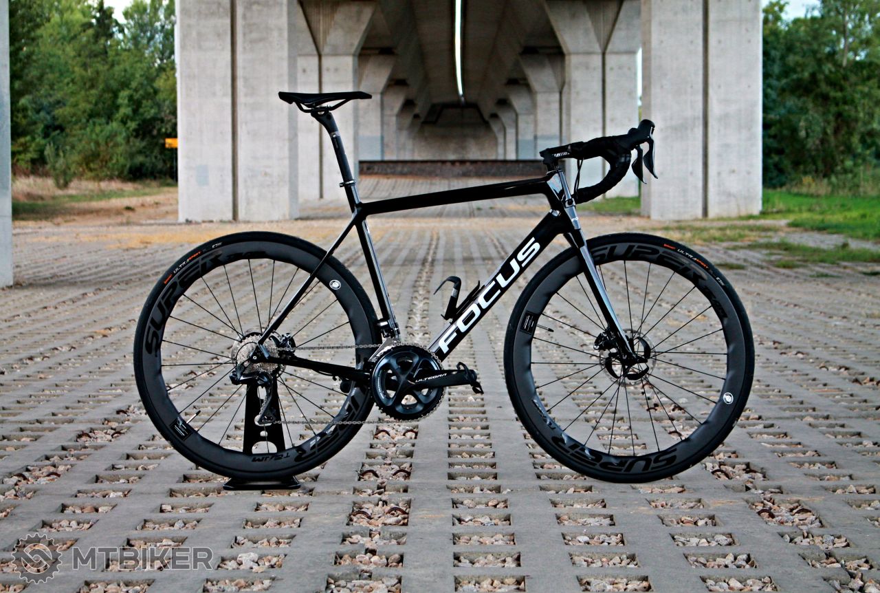 Rezervovane Focus Izalco Race Disc Shimano Ultegra Di2 Karbonové