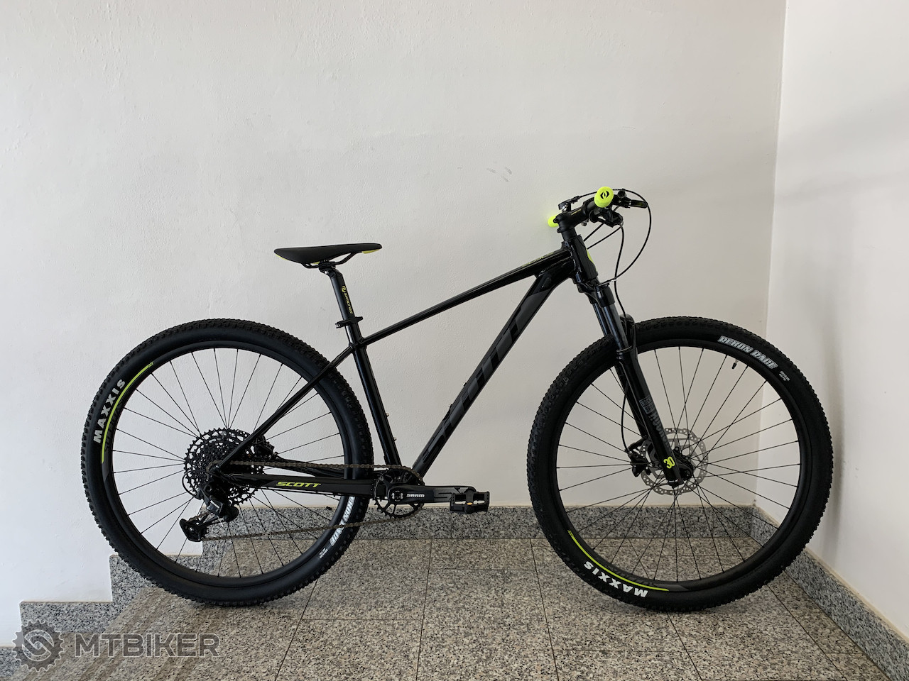 Scott Scale 970 Black/yellow 2020 - Horské hardtail bicykle - MTBIKER bazár