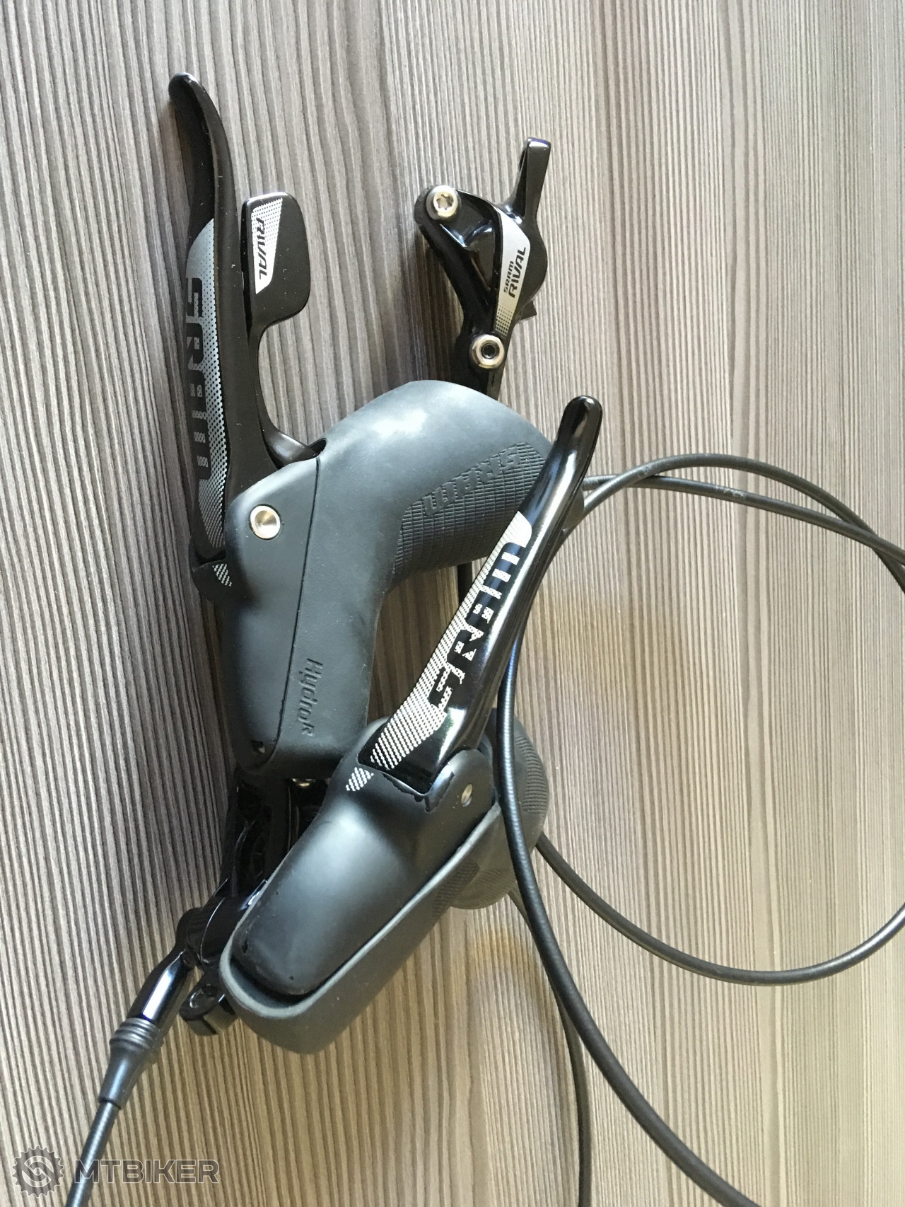 sram rival hydro r