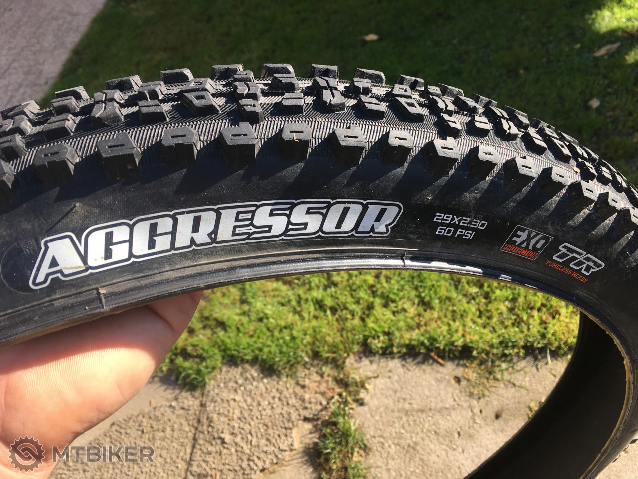 maxxis aggressor 2.5 27.5