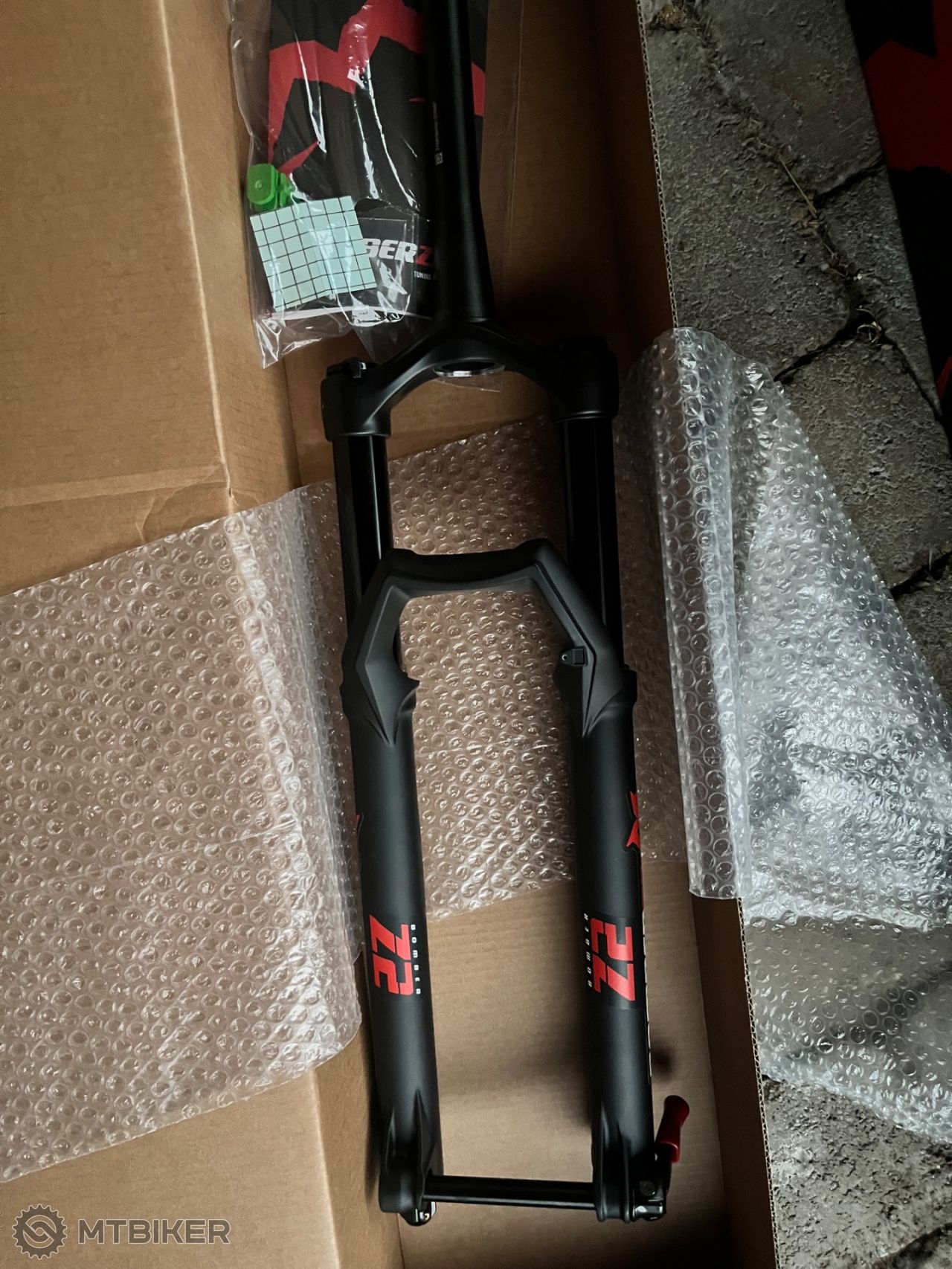 Fourche Marzocchi Bomber Z2 E-Opt 27,5" 140mm - Offset 44mm, Axe Kabolt 110 - Pour VTT électrique Ou All-mountain