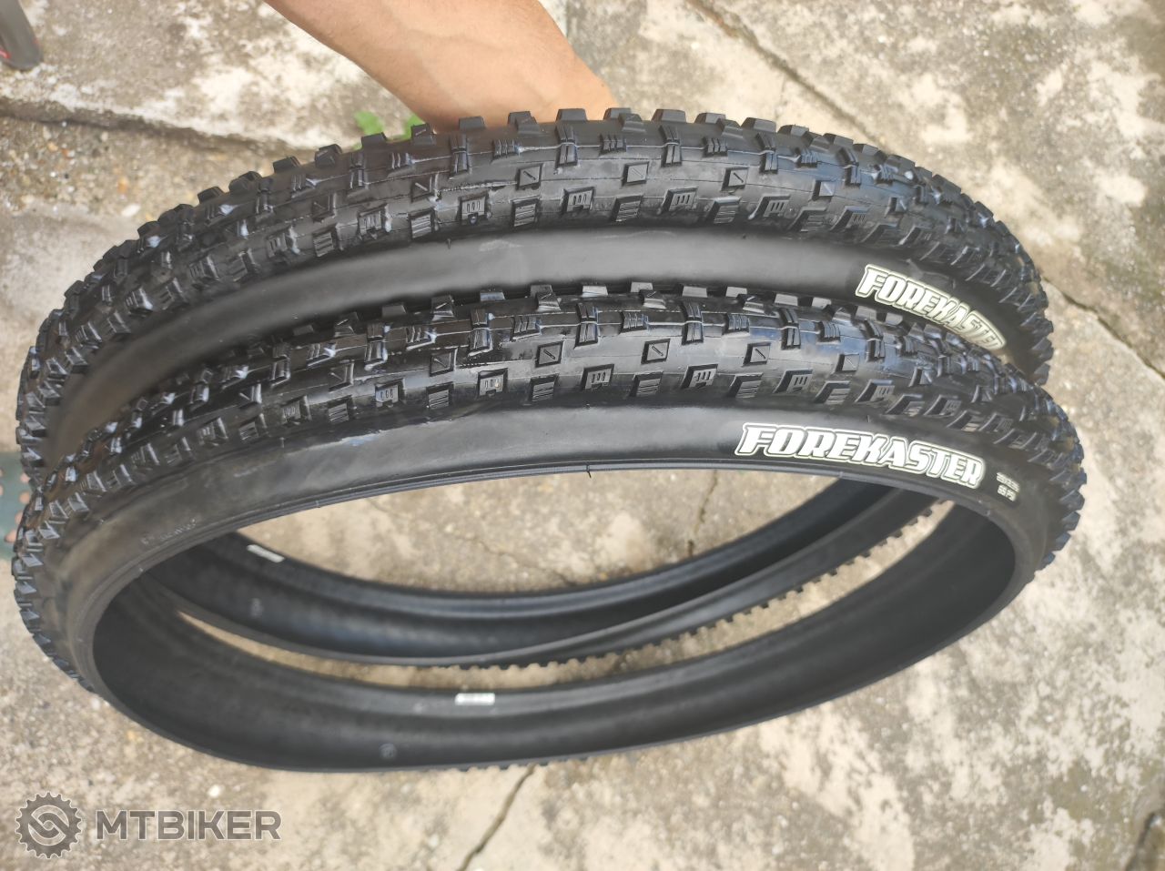 maxxis forekaster 29 x 2.35 exo tr