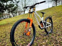 Commencal Supreme DH V5 - zjazdovy bicykel