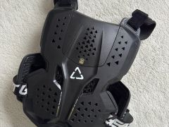 Leatt 3.5 hrudny/chrbotvy chranic