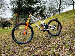 Commencal Supreme DH V5 - zjazdovy bicykel