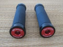 Nové gripy s objímkami Meroca Competition Lock-On Grips