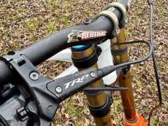 Commencal Supreme DH V5 - zjazdovy bicykel