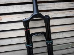 Vidlice 29 Rock Shox Yari Lyrik Charger 2.1 RC2 130 mm Upgrade SKF