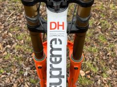 Commencal Supreme DH V5 - zjazdovy bicykel