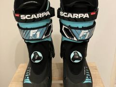 Scarpa F1 LT WMN carbon aqua (260mm)