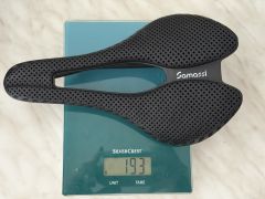 3D karbonové sedlo Samassi R1 143mm