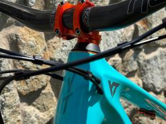 YT Capra 29" CF Core 4 / Nox Blue / L / Jedinečný build