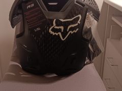 Fox r3 chest guard