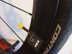 Zapletená karbonová kola disc Attague