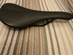 Predam malo jazdene sedlo Cannondale Scoop Shallow Steel sedlo, 142 mm