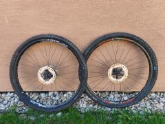 Sada kolies DT Swiss a Bontrager