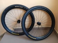 Predám sadu kolies Bontrager Kovee TLR Boost 28 Hole 29&quot; 6-Bolt Disc
