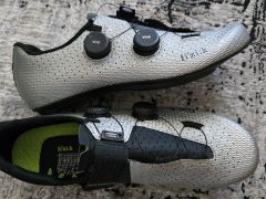 Fizik Vento Stabilita Carbon tretry Eu43, strieborna/cierna