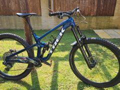 Trek Slash  2022 karbón, TOP výbava