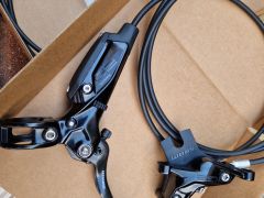 Brzdy Sram G2 Ultimate Carbon hydr. predná/zadná, 4-piest., Post Mount, hadice 970/2000 mm