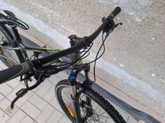 Predám Merida Big Seven 300 27,5er/Xsko-34 cm/2x10, Vzduch