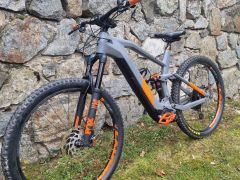 Cube Stereo Hybrid 140 HPC TM 625  Špičková výbava  1983 km