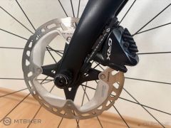 Pinarello Granger X5, kolesa campagnolo levante