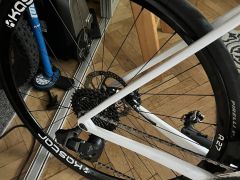 Zapletena kola kastar R 27,dva ořechy součástí sram xdr a shimano