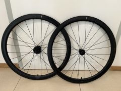 [rezervované] Karbónové kolesá Giant SLR 1 42 Disc
