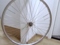 Dynamo koleso pre mestský bicykel