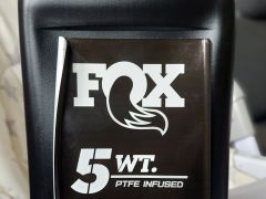 Fox olej Suspension Fluid 5WT Teflon Infused,