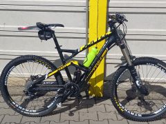 Celoodpružený Cannondale Jekyll