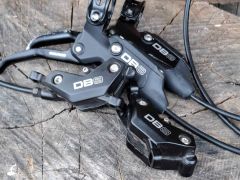 Sram DB8