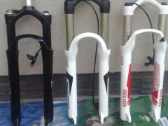 Suntour Axon,Rock Shox Reba