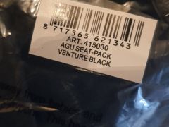 AGU Venture podsedlová taška, 10 l, čierna