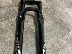 Rock Shox Pike Select Charger RC 29 Debon Air+ 140mm čierna