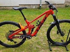 Trek Slash 7 Gen 5, veľkosť M/L farba Lava