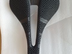 Nové ľahučké sedlá Carbon a 3D tlač karbon