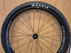 Zapletené zadní kolo Mavic Crossmax 29&quot;