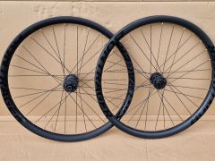 Karbonová 29&quot; DH kola