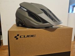Cube Stray helma