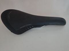 Fizik Gobi Xm, titanové lyžiny
