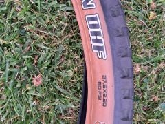 Predám Maxxis Minion DHF a Maxxis Dissector