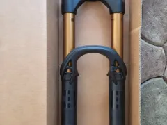 Novinka 2027 FOX 38 Factory Fit GripX2 GlideCore-Evol Kashima 170mm